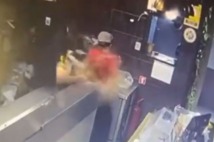  Ыстық май және өтемақы: Астанадағы донер пісіретін асүйде болған оқиға