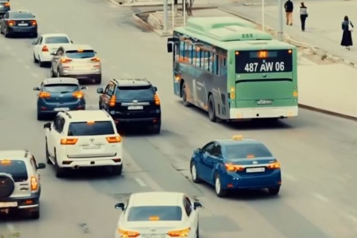 Атырауда автобуста жолақы төлемегендерге айыппұл салынды