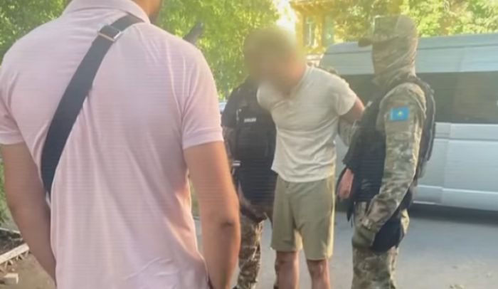 Полиция қымбат көлікті айдап әкеткен күдіктілерді ұстады  