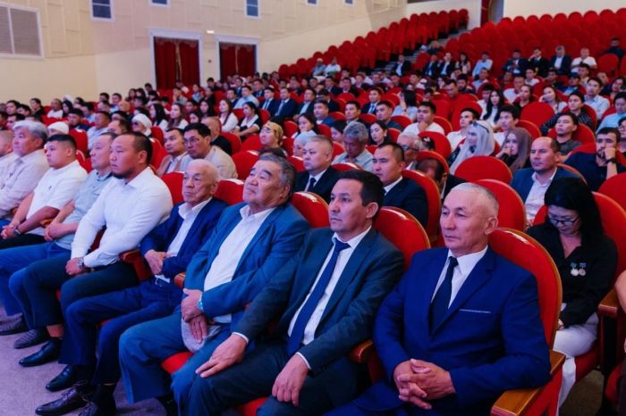 Құрылысшылар күні: Атырауда жаңа нысандар пайдалануға беріліп, үздіктер марапатталды