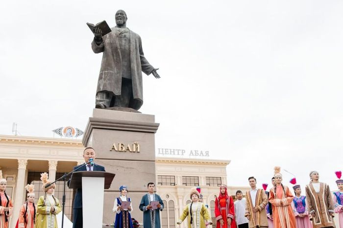 Атырауда Абай Құнанбайұлының 180 жылдығы аталып өтті