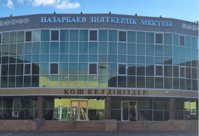 НЗМ оқушыларына смартфон ұстауға тыйым салынды