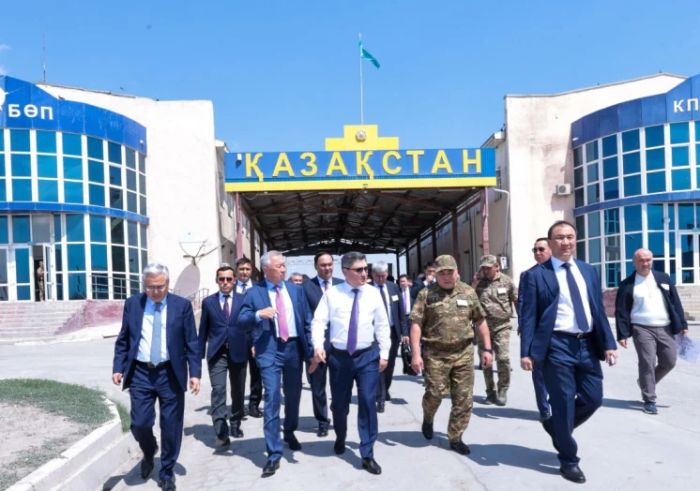 Қырғызбен шекара тез өткізеді: премьер-министр жаңартылып жатқан «Қордай» және «Қарасу» бекеттеріне баға берді 