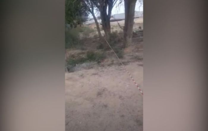 Доссордағы үй алдына салынған құрылыс: қақпа көше бетке ауыстырылады