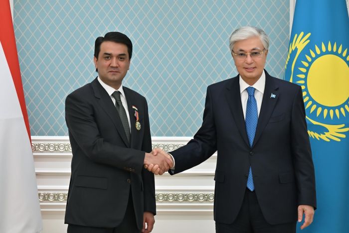 ​Тоқаев Тәжікстан Маджлиси Оли Маджлиси милли төрағасын қабылдап, «Достық» орденімен марапаттады