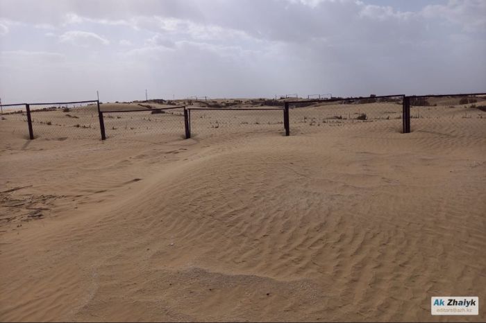 ​Құммен алысқан ауыл: Исатайдағы тоқтаусыз күрес