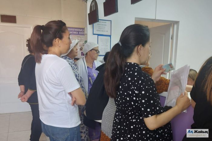 Науқастар Атырау онкодиспансеріндегі кезек пен қапырыққа шағымдануда