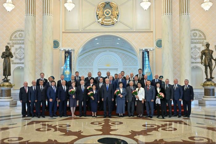 Тоқаев мұнай-газ саласы мамандарын марапаттады: қатарында атыраулықтар да бар