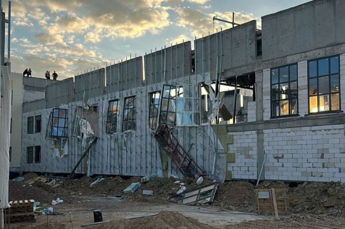 Құлсарыда салынып жатқан мектептің шатыры опырылды