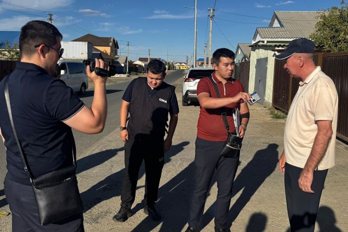 Атырауда ЭТД қызметкерлері санкциясыз тінту жүргізуге әрекет етуде