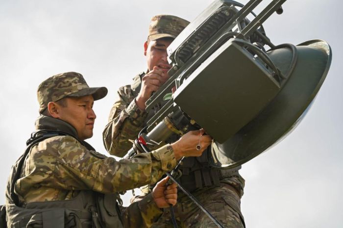 ​Қарулы күштерде байланыс әскерлерінің арнайы жаттығулары өтуде