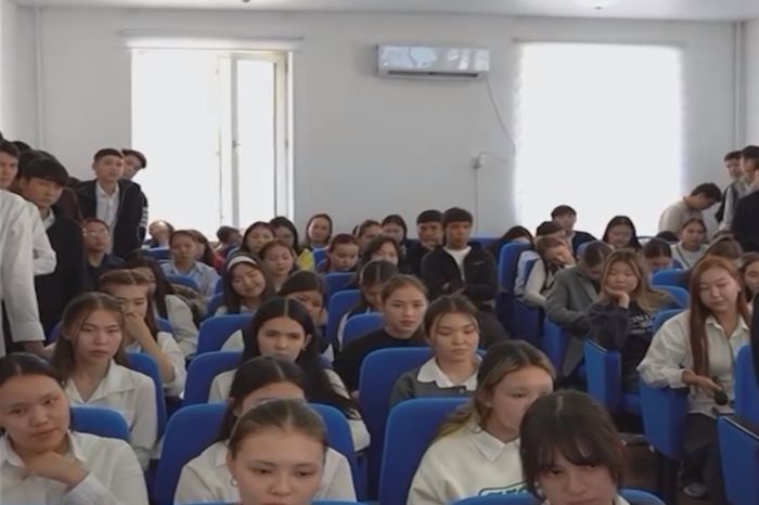 Ұлттық театр әртістері Атырау тұрғындарымен кездесті