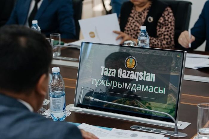 Атырауда көгалдандыру және заңсыз қоқыс тастау орындарымен күрес мәселелері талқыланды.