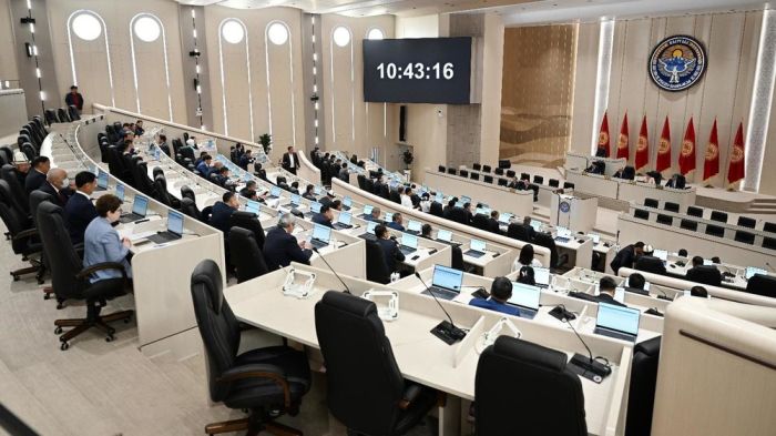 Жогорку Кенеш өзін-өзі тарату туралы шешім қабылдады