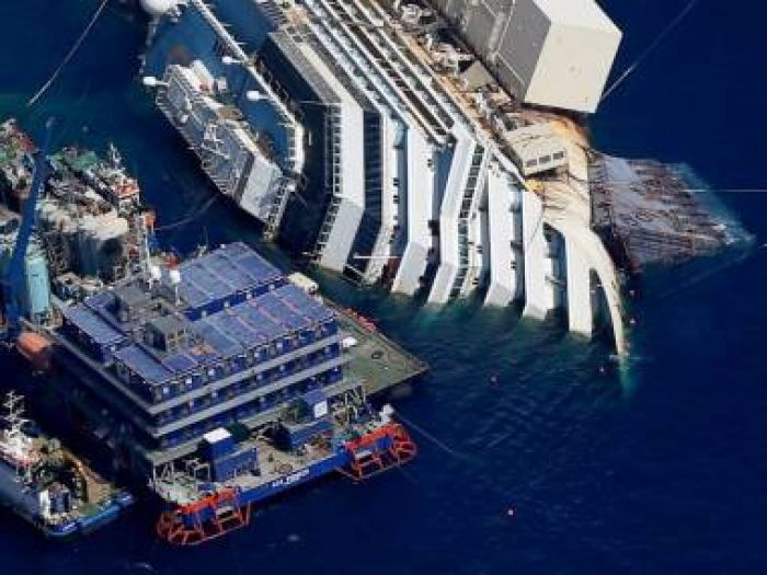 Costa Concordia лайнері теңіз түбінен шығарылды