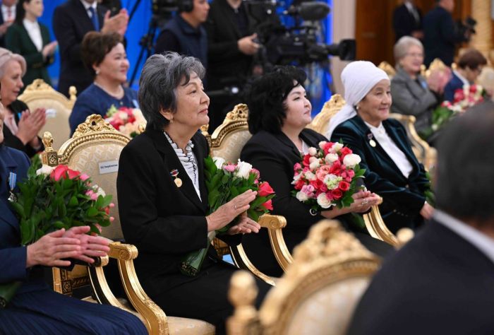 ​Тоқаев білім беру саласына қосқан елеулі үлесі үшін бір топ ұстазды​ марапаттады