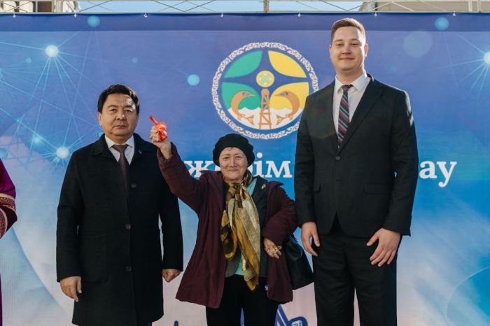 ​Қала күніне орай апатты үй тұрғындарына жаңа пәтер кілттері табысталды