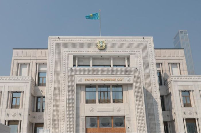 Тіркелмеген неке және алимент: Конституциялық Сот әйелдің өтінішін іс жүргізуге қабылдау үшін негіз жоқ деп тапты