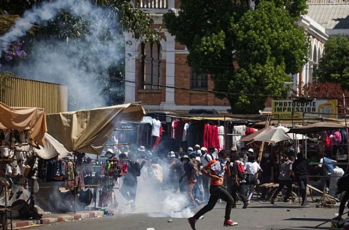 Мадагаскар президенті әскери күштер билікті басып алуға әрекет жасап жатқанын мәлімдеді