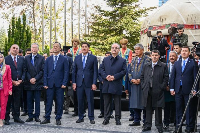 Маңғыстаудан ТҮРКСОЙ-ға ерекше сый: Анкара төрінде қазақтың ағаш үйі тігілді