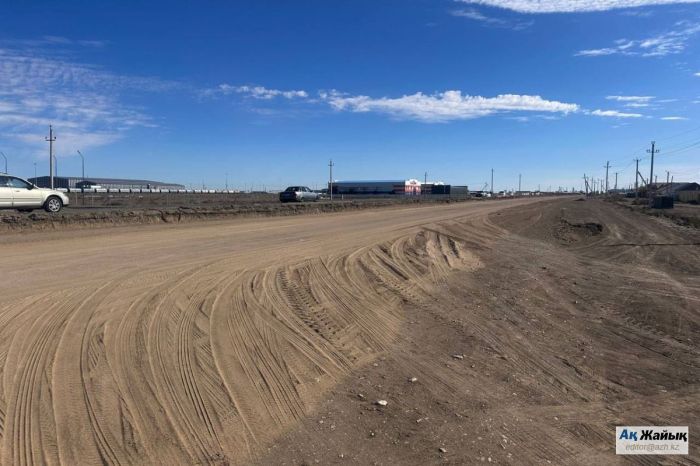 Жолды қырып алып, тастап кетті: Сарыөзек тұрғындары жолды қайтаруды талап етеді