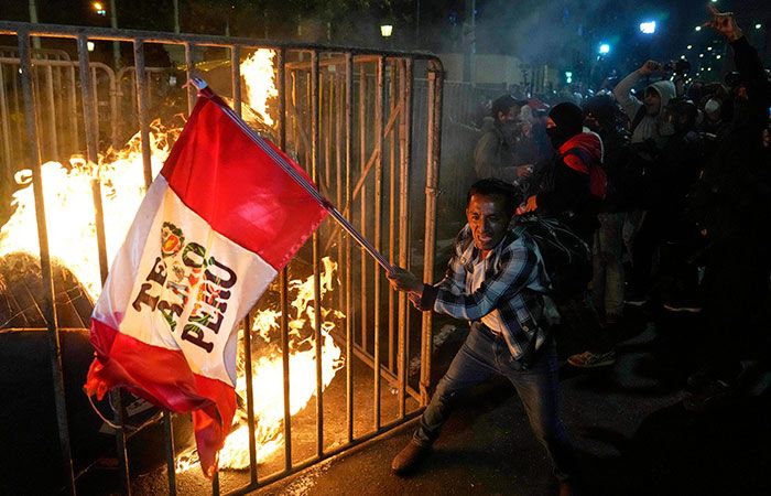 Перу астанасында зорлық-зомбылыққа байланысты төтенше жағдай жарияланды