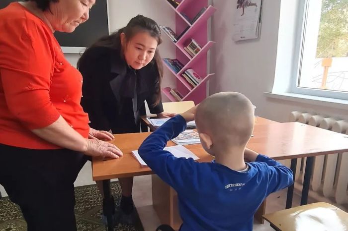 ​Атыраудағы қоқысқа толы пәтер: балалардың жағдайы не болады?