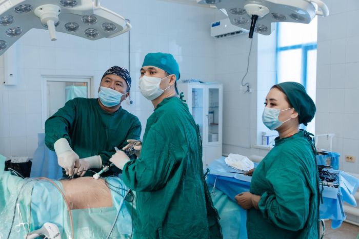 ​Атырауда жоғары санатты онкохирургтің қатысуымен күрделі оталар жасалды