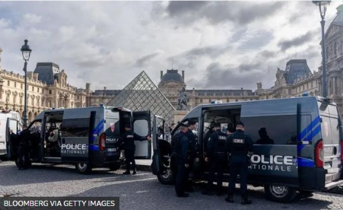 Францияда Луврді тонауға қатысы бар тағы бес күдікті ұсталды