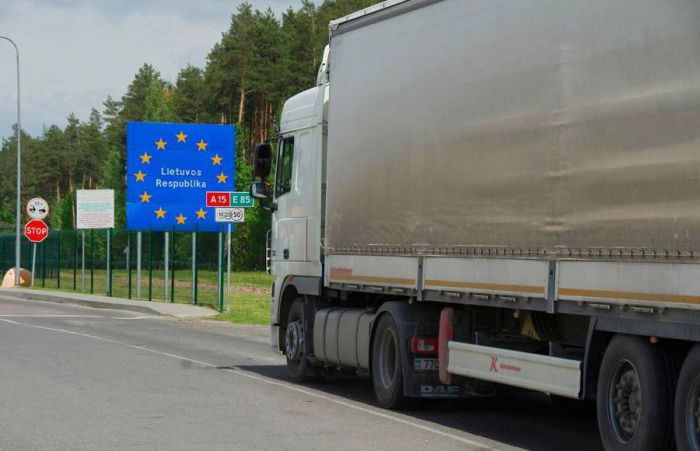 ​Беларусьтен шығатын көліктер кезегі алты есе артты