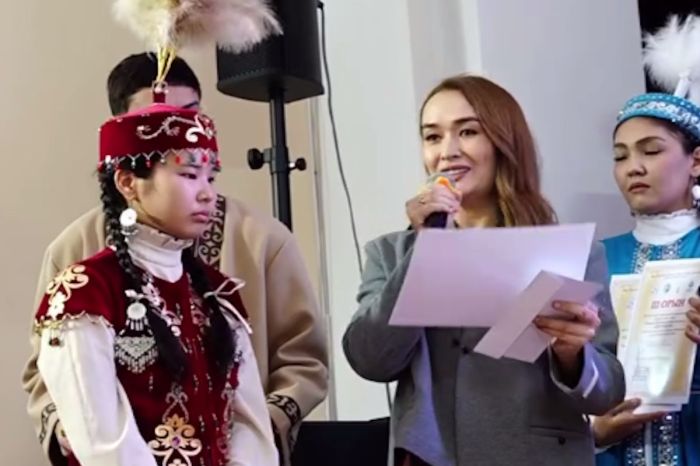 ​Әке рухына арналған ән: Атырауда Пахаман Құттымұратовты еске алу кеші өтті​