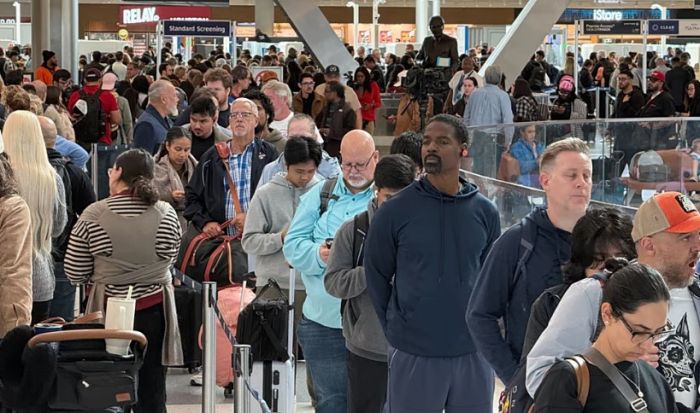 АҚШ-та шатдаун салдарынан әуе рейстері тоқтатылып, кешіктірілуде