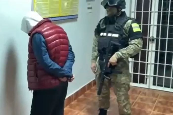 Шымкентте мемлекеттік қызметшіден 10 млн теңге бопсалады деген күдікпен блогер ұсталды