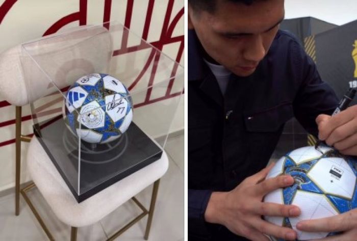 ​Атырауда “Қайрат” қақпашысының қолтаңбасы бар доп 12 миллион теңгеге сатылды