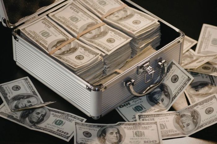 Бишімбаевтың анасы антикор тексерісінен қорқып, 1 млн долларын туысына берген