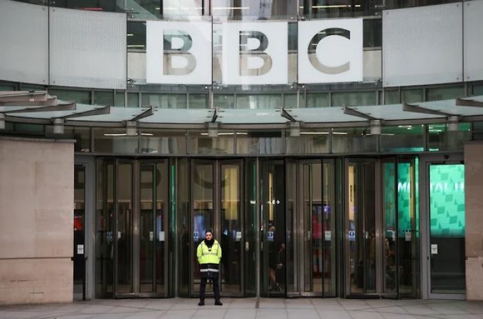 «Би-би-си» Трамптан кешірім сұрады, бірақ өтемақы төлеуден бас тартты