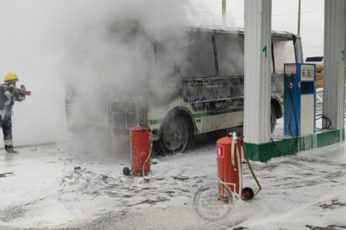 Доссорда жанармай құю стансасы аумағында автобус өртенді