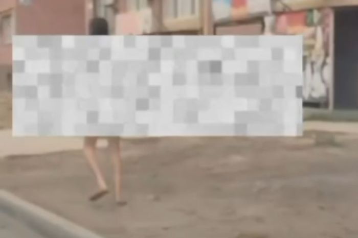 Атырауда көшеде жалаңаш жүрген ер адам ұсталды