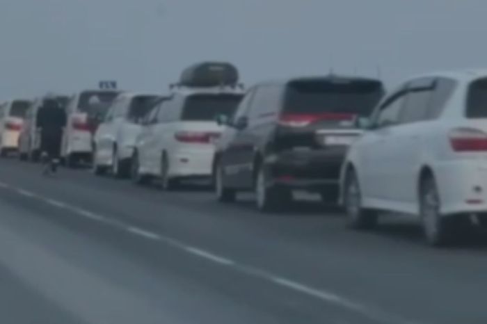 Атырауда жүргізушілер жол полициясының әрекетіне байланысты жаппай трассаға шықты