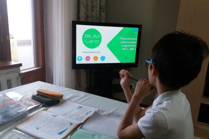 Атырауда ЖРВИ-ге байланысты 92 сынып онлайн оқуға көшірілді 