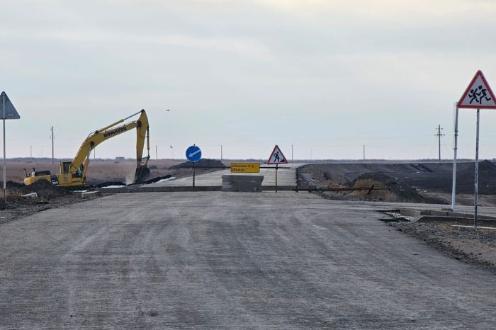 Талдыкөлде жаңа жолдың бірінші қабаты төселіп болды