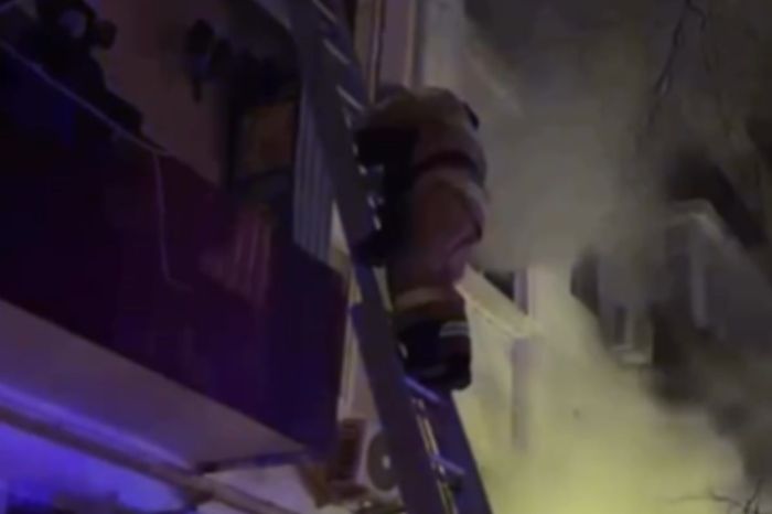 Атырауда ТЖМ қызметкерлері өрттен 11 адамды құтқарды