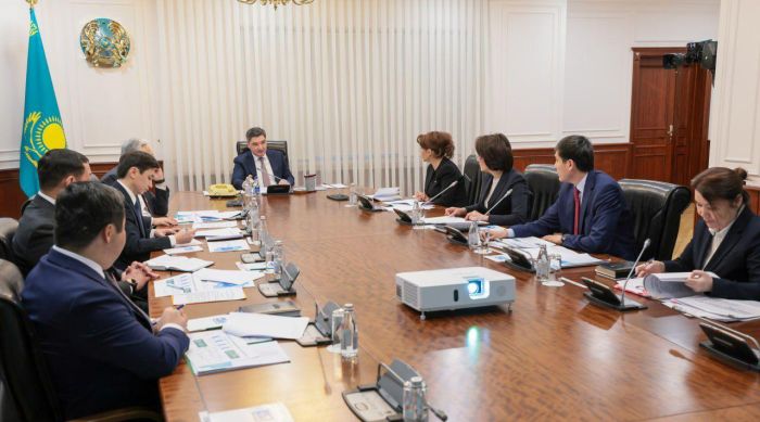 Олжас Бектенов денсаулық сақтау саласын цифрландыру және қаржылық тәртіп мәселесі бойынша кеңес өткізді