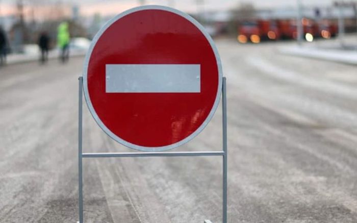 Атырауда жаңа жылдық безендіру жұмыстарына байланысты жол уақытша ​жабылады