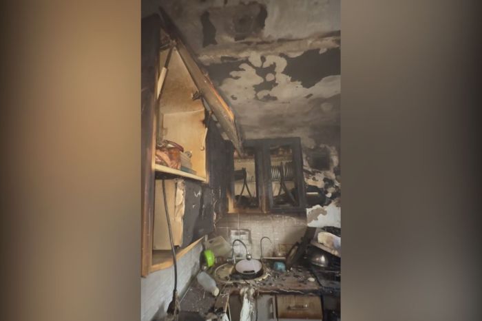 Атыраудағы өрттен екі адам құтқарылды