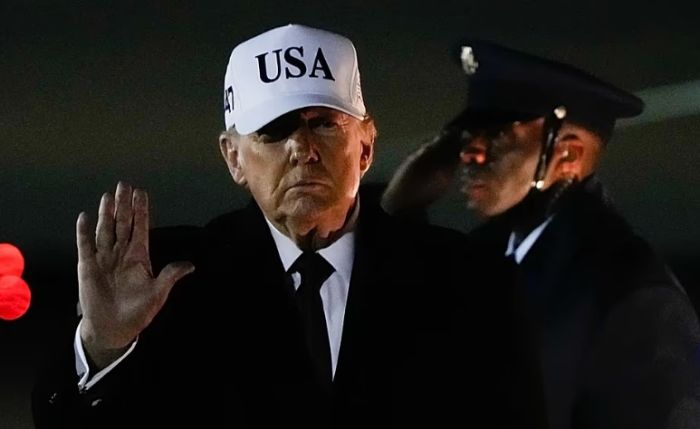 Трамп өзін «Венесуэланың уақытша президентімін» деп атады