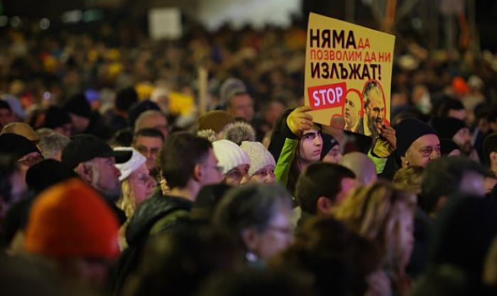 Софияда мыңдаған адам әділ сайлау мен үкіметтің отставкасын талап етті