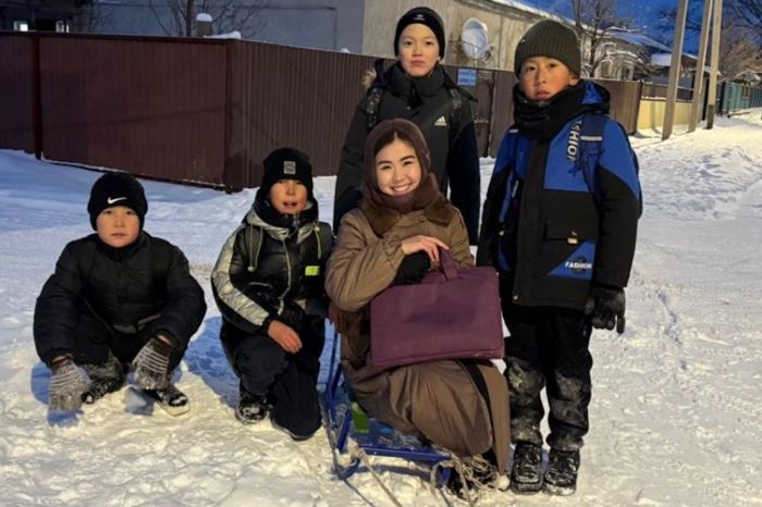 Шәкірттері шанамен сырғанатқан атыраулық ұстаз: «Баланың болашағы бастауыштан басталады»