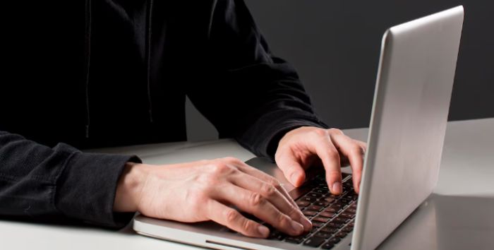 Ипотекалық делдал ретінде Instagram арқылы 25 адамды алдаған алаяқ сотталды