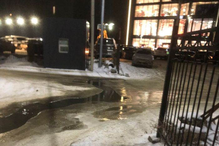 Сәтпаев даңғылындағы аулалар кәріз суына толды: тұрғындар денсаулығына алаңдаулы